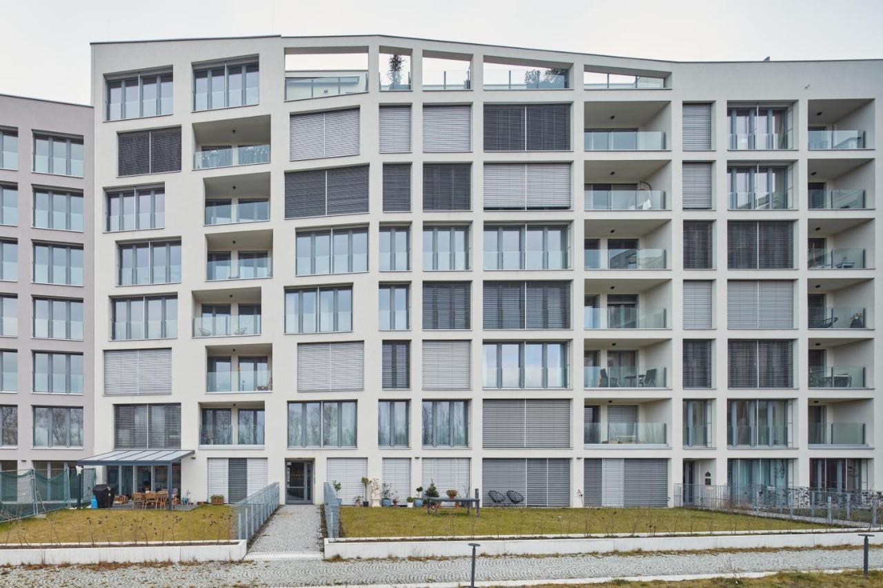 Prague Days - Designer Condo - Trendy Neighborhood Exterior photo